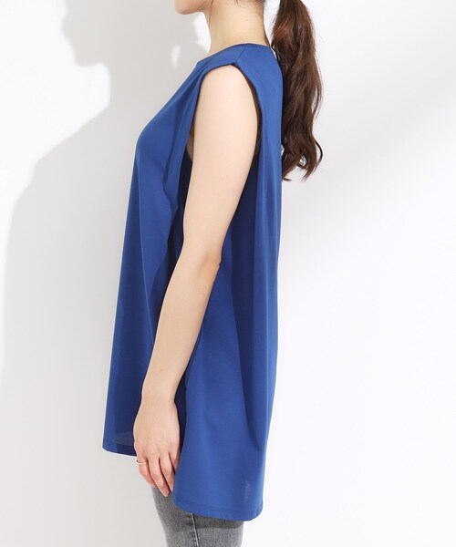 Cutie Blonde（キューティーブロンド）の「【汗ジミ軽減/ひんやり/UV】大人のヘルシーな着こなしに タックノースリーブチュニック（チュニック・レディース・ブルー系その他/ホワイト/ブラック・00）」の11枚目の写真