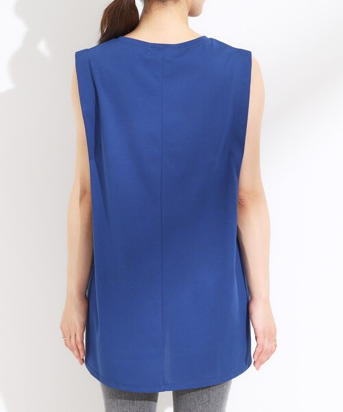 Cutie Blonde（キューティーブロンド）の「【汗ジミ軽減/ひんやり/UV】大人のヘルシーな着こなしに タックノースリーブチュニック（チュニック・レディース・ブルー系その他/ホワイト/ブラック・00）」の12枚目の写真