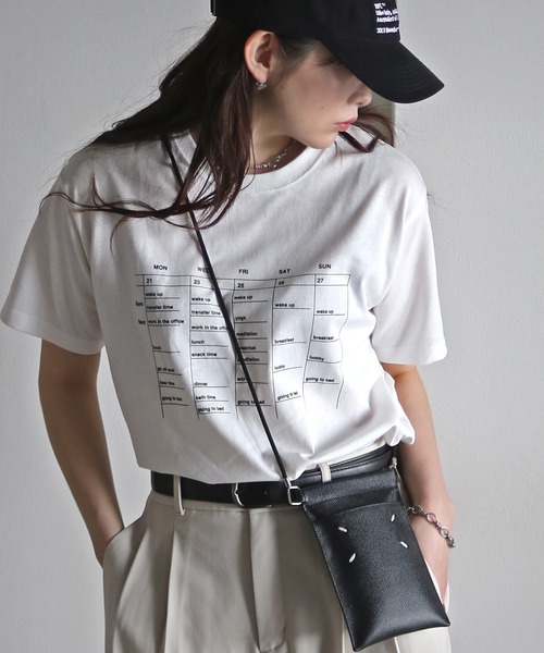 COURO(コウロ)の「アソートロゴデザインTシャツ(Tシャツ/カットソー・レディース・ホワイト系/ホワイト系2/ライトグレー系/ライトグレー系2/ネイビー系/ネイビー系2/ブルー系2/イエロー系/ピンク系/ピンク系1/レッド系/レッド系1/レッド系2/ホワイト系1/ライトグレー系1/イエロー系2/ブルー系/イエロー系1/ブルー系1/ネイビー系1・FREE)」の3枚目の写真