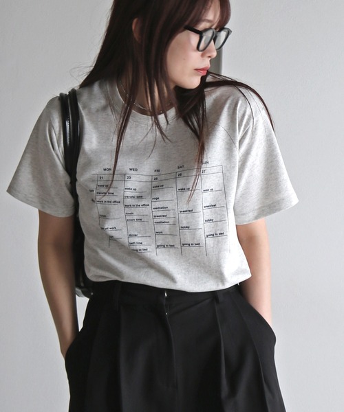 COURO(コウロ)の「アソートロゴデザインTシャツ(Tシャツ/カットソー・レディース・ホワイト系/ホワイト系2/ライトグレー系/ライトグレー系2/ネイビー系/ネイビー系2/ブルー系2/イエロー系/ピンク系/ピンク系1/レッド系/レッド系1/レッド系2/ホワイト系1/ライトグレー系1/イエロー系2/ブルー系/イエロー系1/ブルー系1/ネイビー系1・FREE)」の6枚目の写真
