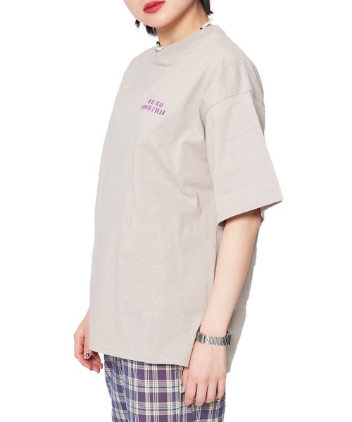 spiritoso(スピリトーゾ)の「【spiritoso】スケーター刺繍プリントTシャツ(Tシャツ/カットソー・レディース・ネイビー/グレイッシュベージュ・FREE)」の3枚目の写真
