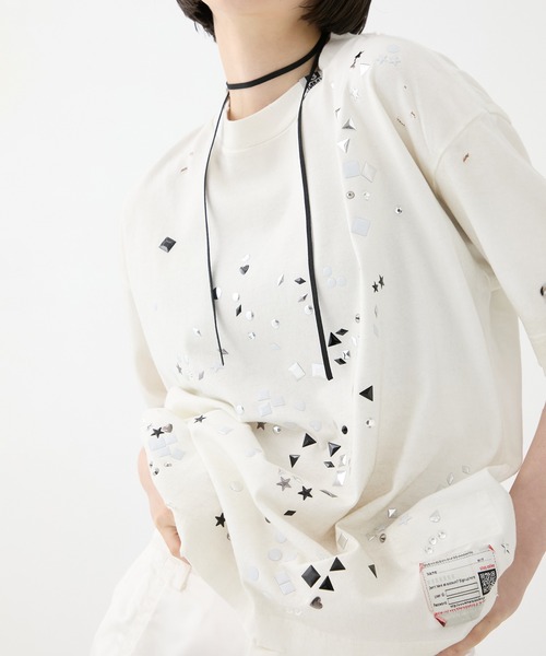 Maison MIHARA YASUHIRO（メゾンミハラヤスヒロ）の「【MIHARA YASUHIRO/ミハラヤスヒロ】EMBELLISHED DISTRESSED TEE/エンベリッシュドディストレストTシャツ（Tシャツ/カットソー・レディース・ブラック/ホワイト・36）」の2枚目の写真