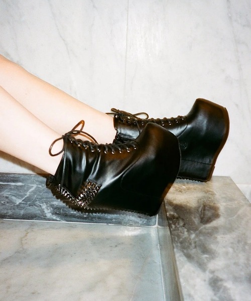 Jeffrey Campbell（ジェフリーキャンベル）の「クロスデザイン レースアップブーツ（ブーツ・レディース・ブラック・38/37/36/39）」の3枚目の写真