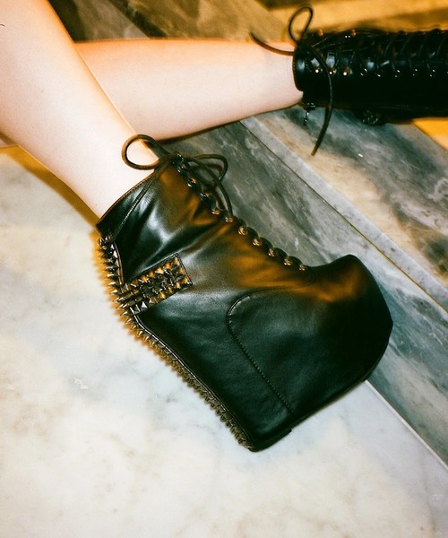 Jeffrey Campbell（ジェフリーキャンベル）の「クロスデザイン レースアップブーツ（ブーツ・レディース・ブラック・38/37/36/39）」の2枚目の写真