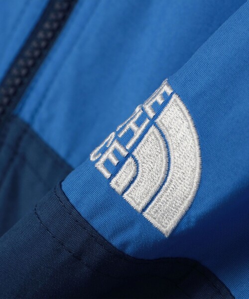 THE NORTH FACE（ザノースフェイス）の「THE NORTH FACE: COMPACT JACKET ウインドブレーカー<KIDS>（マウンテンパーカー・キッズ・オレンジ/ブルー/ブラック・130/140/150/16）」の10枚目の写真