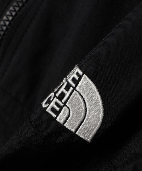 THE NORTH FACE（ザノースフェイス）の「THE NORTH FACE: COMPACT JACKET ウインドブレーカー<KIDS>（マウンテンパーカー・キッズ・オレンジ/ブルー/ブラック・130/140/150/16）」の14枚目の写真