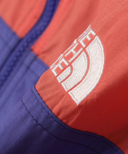 THE NORTH FACE（ザノースフェイス）の「THE NORTH FACE: COMPACT JACKET ウインドブレーカー<KIDS>（マウンテンパーカー・キッズ・オレンジ/ブルー/ブラック・130/140/150/16）」の15枚目の写真