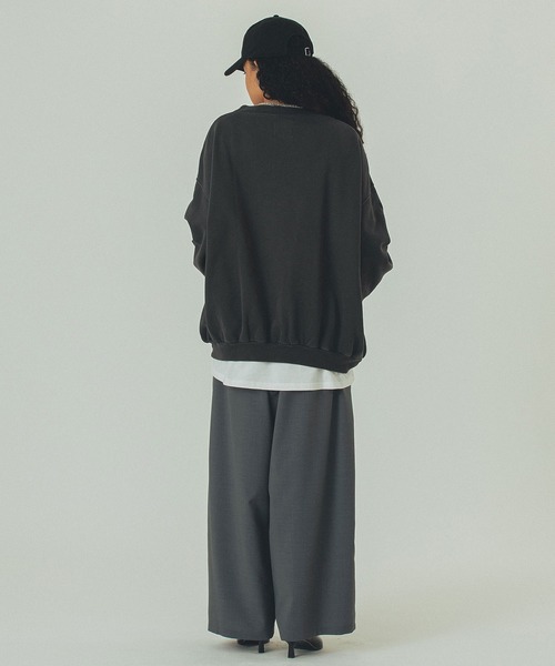 ROSE BUD（ローズバッド）の「(GENE HEAVENS)VOLUME SLEEVE PRINT SWEAT（スウェット・レディース・チャコール/オフホワイト・ONE SIZE）」の19枚目の写真