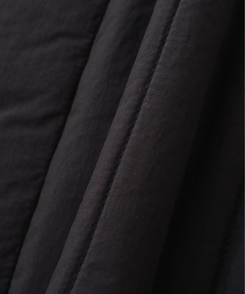 MHL.（エムエイチエル）の「WASHED COTTON PLAINWEAVE（ブルゾン・メンズ・ブラック/ボルドー・MEDIUM/LARGE）」の12枚目の写真