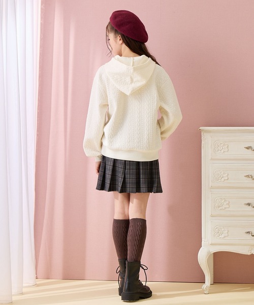 Amourire girl（アムリールガール）の「ふくれジャガードZIPパーカー（パーカー・キッズ・オフホワイト/サックスブルー・160cm/150cm/140cm/130cm）」の21枚目の写真