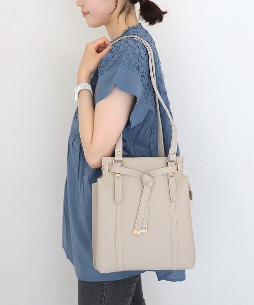Bleu Bleuet(ブルーブルーエ)の「【ZOZO限定】合皮リュックショルダー(ショルダーバッグ・レディース・グレー/ブラック/ブラウン・FREE)」の3枚目の写真