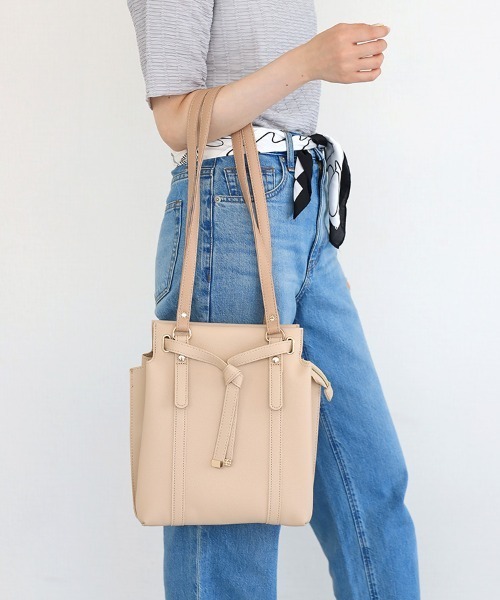 Bleu Bleuet(ブルーブルーエ)の「【ZOZO限定】合皮リュックショルダー(ショルダーバッグ・レディース・グレー/ブラック/ブラウン・FREE)」の15枚目の写真