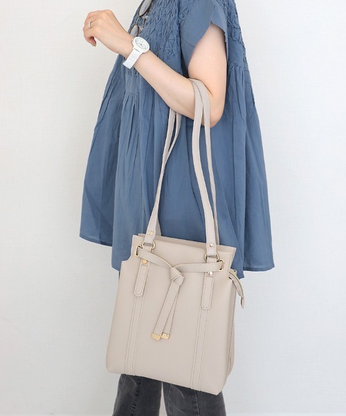 Bleu Bleuet(ブルーブルーエ)の「【ZOZO限定】合皮リュックショルダー(ショルダーバッグ・レディース・グレー/ブラック/ブラウン・FREE)」の9枚目の写真