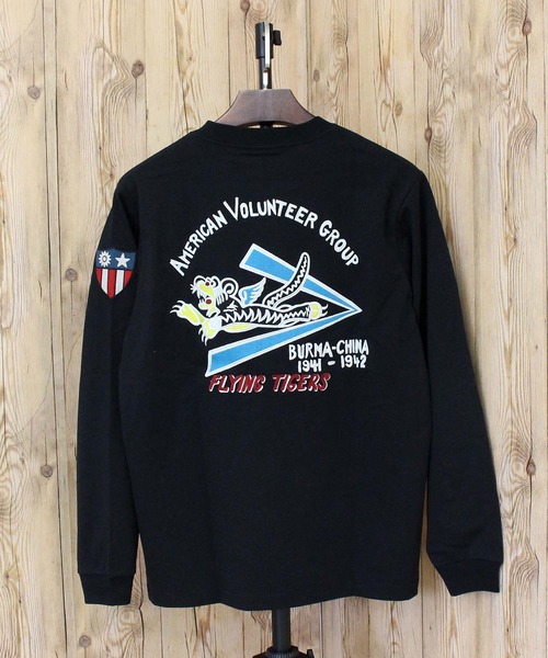 AVIREX(アヴィレックス)の「EMB FLYING TIGER L/S T-SHIRT(Tシャツ/カットソー・メンズ・ホワイト/ブラック/オリーブ・M/L/XL/XXL)」の2枚目の写真