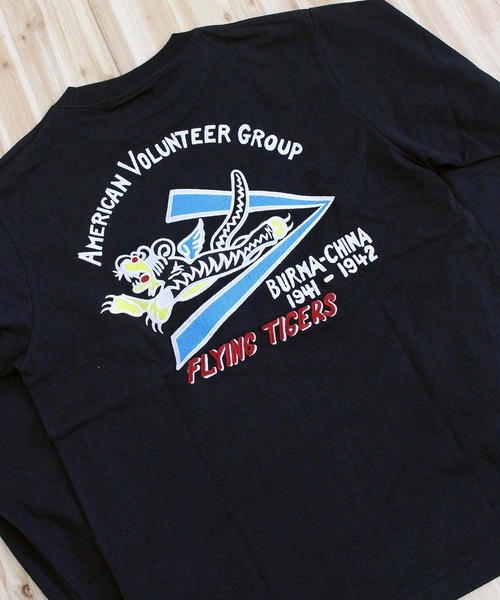 AVIREX(アヴィレックス)の「EMB FLYING TIGER L/S T-SHIRT(Tシャツ/カットソー・メンズ・ホワイト/ブラック/オリーブ・M/L/XL/XXL)」の11枚目の写真