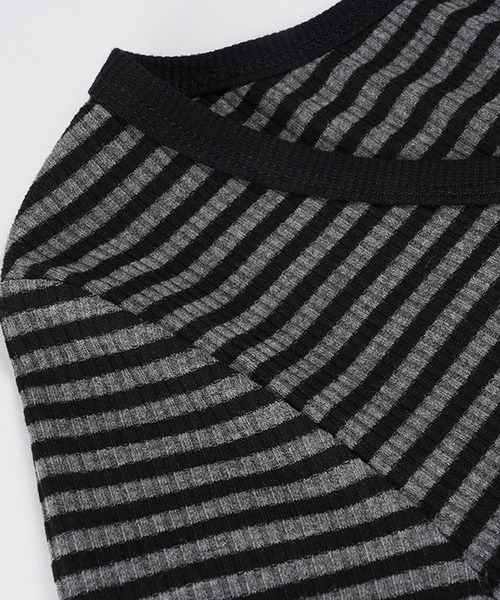 MEMECLE（メメクル）の「【MEMECLE/メメクル】VネックレトロストライプフィットTシャツ（Tシャツ/カットソー・レディース・ダークグレー・S/M）」の15枚目の写真