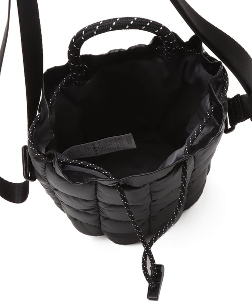 NIKE(ナイキ)の「NIKE NK NSW PUFFLE TINY TOTE / ナイキ NSW パッフル タイニー トート 【SP】(トートバッグ・メンズ・ブラック/ピンク/ベージュ・ONE SIZE)」の5枚目の写真