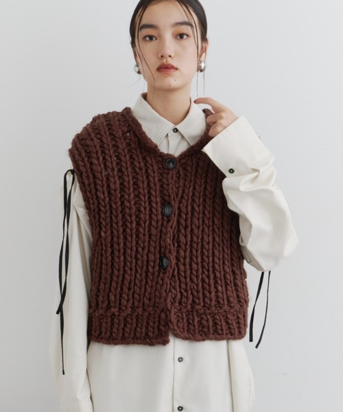 DFFUR.(ディフル)の「ウールブレンドロービングハンドニットベスト(ベスト・レディース・ブラウン/アイボリー・FREE)」の12枚目の写真