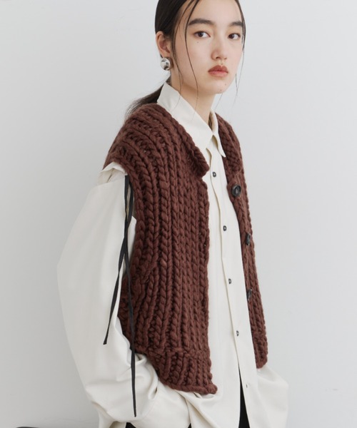 DFFUR.(ディフル)の「ウールブレンドロービングハンドニットベスト(ベスト・レディース・ブラウン/アイボリー・FREE)」の17枚目の写真