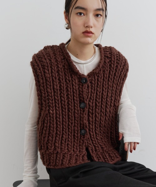DFFUR.(ディフル)の「ウールブレンドロービングハンドニットベスト(ベスト・レディース・ブラウン/アイボリー・FREE)」の22枚目の写真