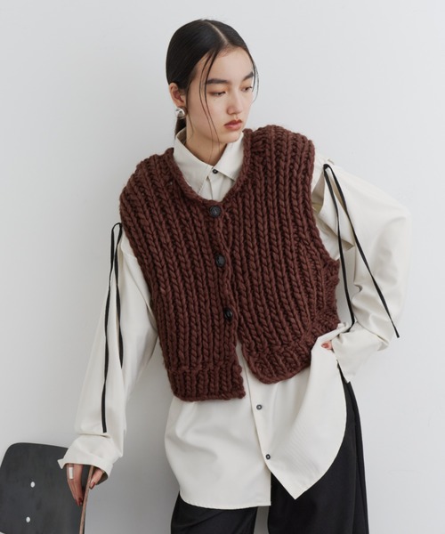 DFFUR.(ディフル)の「ウールブレンドロービングハンドニットベスト(ベスト・レディース・ブラウン/アイボリー・FREE)」の16枚目の写真