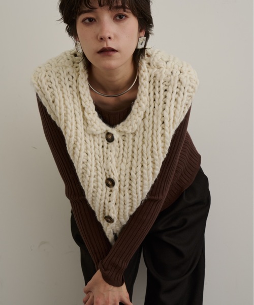 DFFUR.(ディフル)の「ウールブレンドロービングハンドニットベスト(ベスト・レディース・ブラウン/アイボリー・FREE)」の3枚目の写真