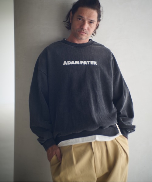 ADAM PATEK(アダムパテック)の「ADAMPATEK/logo crewneck/ベーシックロゴクルーネックスウェット(AP2524025)(スウェット・レディース・杢グレー/ブラック/ブラック系・1/2)」の2枚目の写真