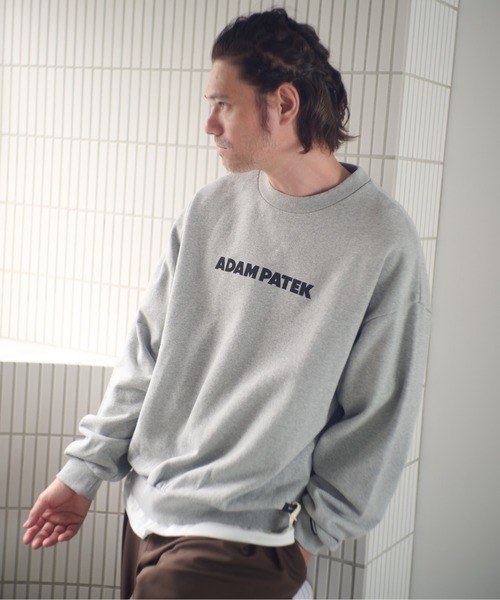 ADAM PATEK(アダムパテック)の「ADAMPATEK/logo crewneck/ベーシックロゴクルーネックスウェット(AP2524025)(スウェット・レディース・杢グレー/ブラック/ブラック系・1/2)」の3枚目の写真