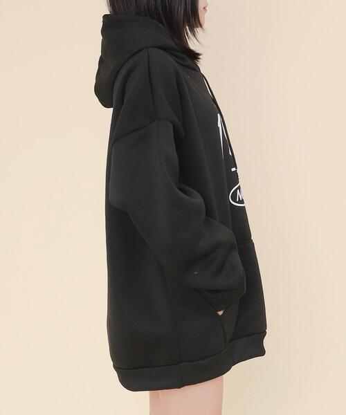 WOND（ウォンド）の「WOND/1998ロゴプリントパーカー（スウェット・レディース・ブラック・FREE）」の2枚目の写真