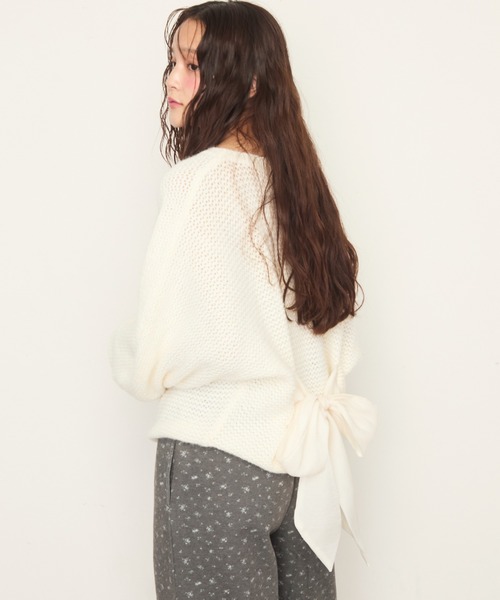 Nadana(ナダナ)の「バックリボンニットプルオーバー(ニット/セーター・レディース・グレー/ホワイト/ライトパープル・FREE)」の11枚目の写真