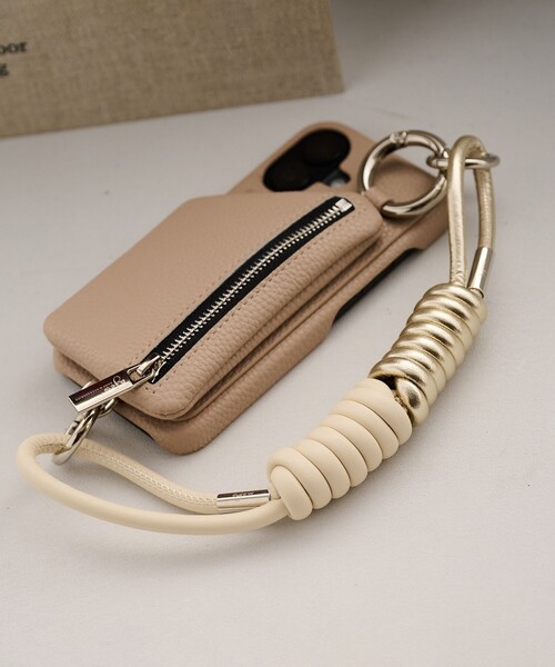 ajew（エジュー）の「【別注】＜ajew＞コイル ストラップ（スマホグッズ・レディース・ゴールド/オレンジ/シルバー/ライトピンク/ライトブルー・FREE）」の5枚目の写真