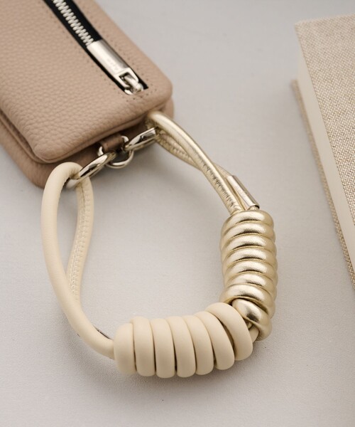 ajew（エジュー）の「【別注】＜ajew＞コイル ストラップ（スマホグッズ・レディース・ゴールド/オレンジ/シルバー/ライトピンク/ライトブルー・FREE）」の6枚目の写真