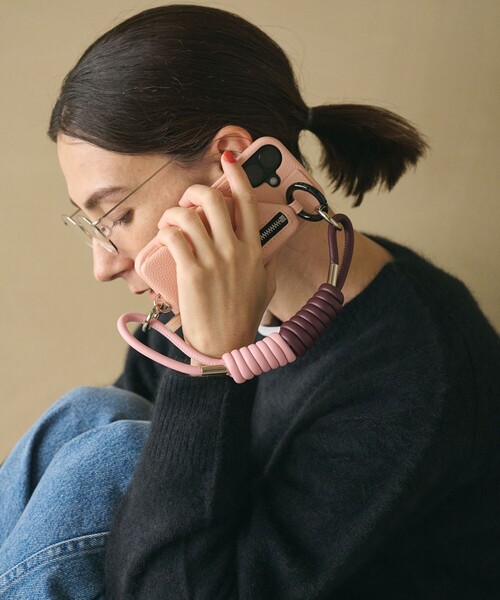 ajew（エジュー）の「【別注】＜ajew＞コイル ストラップ（スマホグッズ・レディース・ゴールド/オレンジ/シルバー/ライトピンク/ライトブルー・FREE）」の9枚目の写真