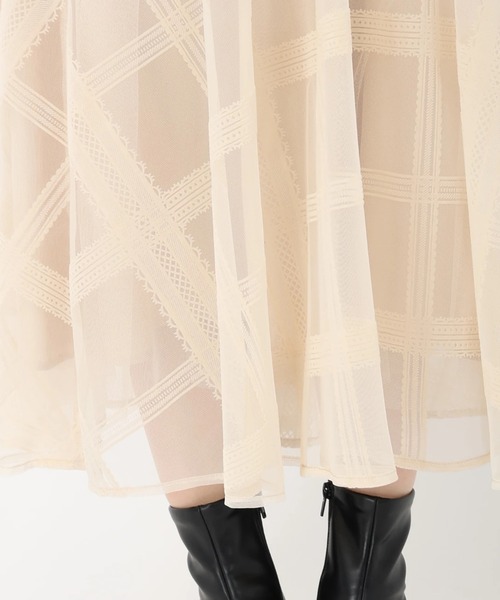 STRAWBERRY-FIELDS（ストロベリーフィールズ）の「フロッキーレースチュール_フロッキープリントチュールフレアースカート（スカート・レディース・ベージュ/ブラック・1/2）」の9枚目の写真