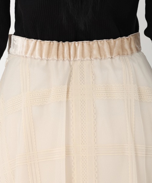 STRAWBERRY-FIELDS（ストロベリーフィールズ）の「フロッキーレースチュール_フロッキープリントチュールフレアースカート（スカート・レディース・ベージュ/ブラック・1/2）」の8枚目の写真