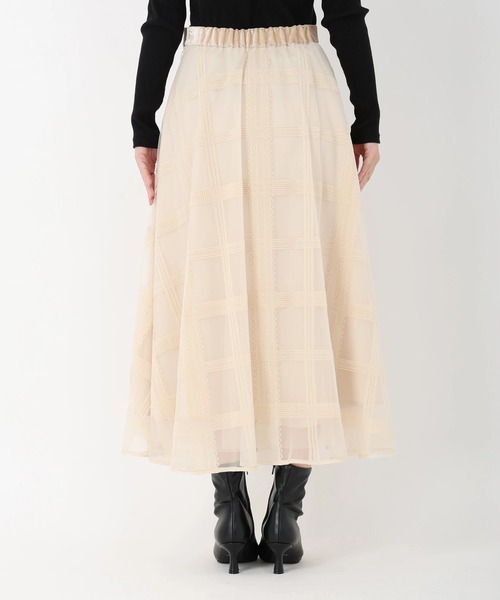 STRAWBERRY-FIELDS（ストロベリーフィールズ）の「フロッキーレースチュール_フロッキープリントチュールフレアースカート（スカート・レディース・ベージュ/ブラック・1/2）」の6枚目の写真