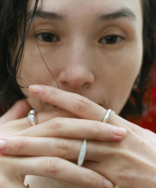 SMELLY(スメリー)の「SMELLY so’ plump dent ring(リング・レディース・シルバー・13)」の2枚目の写真