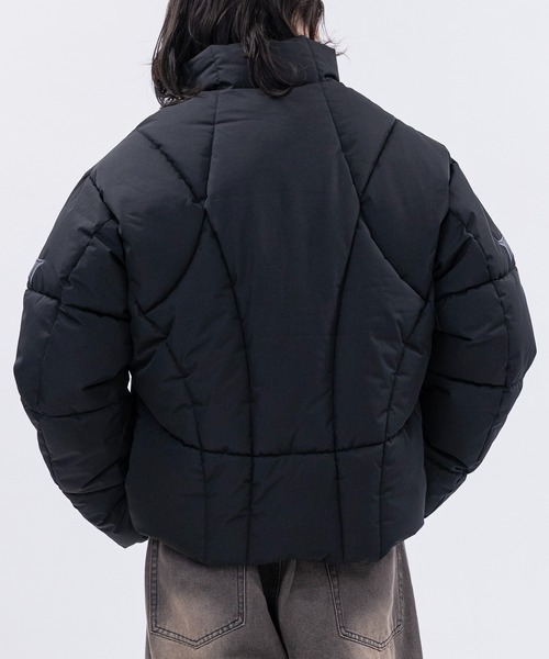 JOHN'S CLOSET（ジョンズクローゼット）の「【13】トライバルPuワッペン ショートパファージャケット（ダウンジャケット/コート・メンズ・ホワイト/ブラック・MEDIUM/LARGE/X-LARGE）」の15枚目の写真