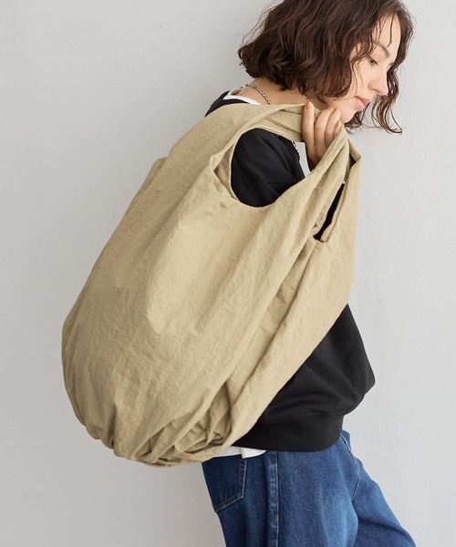 for/c(フォーシー)の「まるみフォルムトートバッグ【サスティナブル】(トートバッグ・レディース・ブラック/ベージュ・フリー)」の10枚目の写真