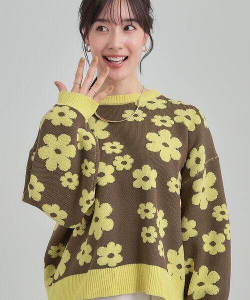 Cutie Blonde（キューティーブロンド）の「【S-LL】レトロ感漂う デイジー柄 総柄ニット（ニット/セーター・レディース・ライトグレー系/ダークブラウン系/チャコールグレー/ピンク系6・01/02/03/04）」の3枚目の写真