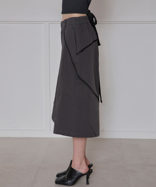 FLAREUP(フレアアップ)の「Asymmetrical Bermuda Shorts (FL-254_Charcoal)(その他パンツ・レディース・チャコール・SMALL/MEDIUM)」の2枚目の写真