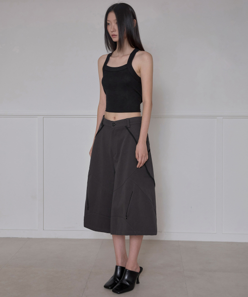 FLAREUP(フレアアップ)の「Asymmetrical Bermuda Shorts (FL-254_Charcoal)(その他パンツ・レディース・チャコール・SMALL/MEDIUM)」の3枚目の写真