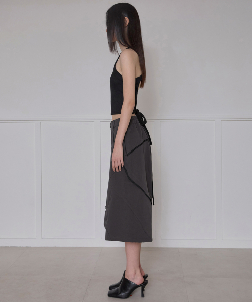 FLAREUP(フレアアップ)の「Asymmetrical Bermuda Shorts (FL-254_Charcoal)(その他パンツ・レディース・チャコール・SMALL/MEDIUM)」の4枚目の写真