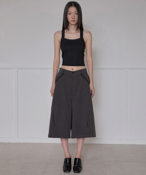 FLAREUP(フレアアップ)の「Asymmetrical Bermuda Shorts (FL-254_Charcoal)(その他パンツ・レディース・チャコール・SMALL/MEDIUM)」の5枚目の写真