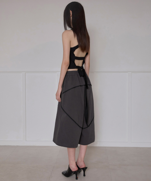 FLAREUP(フレアアップ)の「Asymmetrical Bermuda Shorts (FL-254_Charcoal)(その他パンツ・レディース・チャコール・SMALL/MEDIUM)」の6枚目の写真
