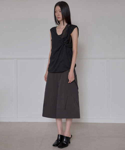 FLAREUP(フレアアップ)の「Asymmetrical Bermuda Shorts (FL-254_Charcoal)(その他パンツ・レディース・チャコール・SMALL/MEDIUM)」の8枚目の写真