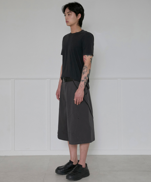 FLAREUP(フレアアップ)の「Asymmetrical Bermuda Shorts (FL-254_Charcoal)(その他パンツ・レディース・チャコール・SMALL/MEDIUM)」の9枚目の写真