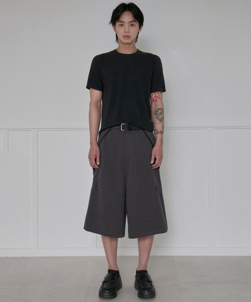 FLAREUP(フレアアップ)の「Asymmetrical Bermuda Shorts (FL-254_Charcoal)(その他パンツ・レディース・チャコール・SMALL/MEDIUM)」の10枚目の写真