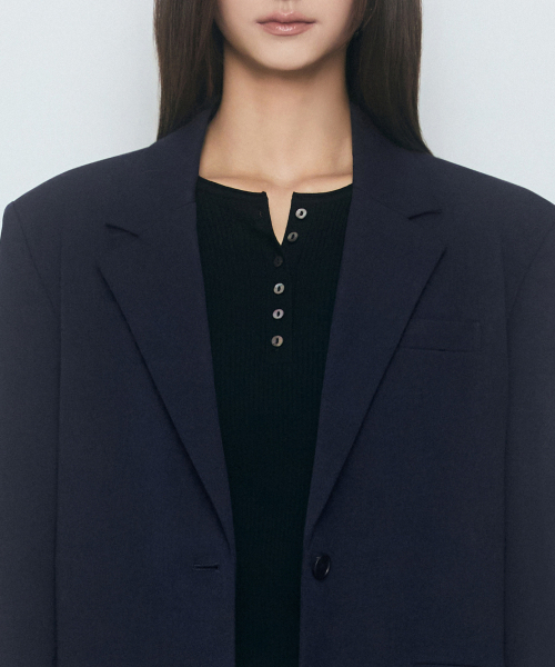MUSINSA STANDARD WOMAN(ムシンサスタンダードウーマン)の「レディース特大ブレザー【ネイビー】(テーラードジャケット・レディース・その他・SMALL/MEDIUM/LARGE/X-LARGE/X-SMALL)」の4枚目の写真