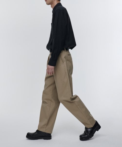 MUSINSA STANDARD（ムシンサスタンダード）の「リバースワンタックレギュラーフィットチノパンツ[ベージュ]（その他パンツ・メンズ・その他・40/38/42/36/34/32/30/31/33/26/27/28/29）」の4枚目の写真